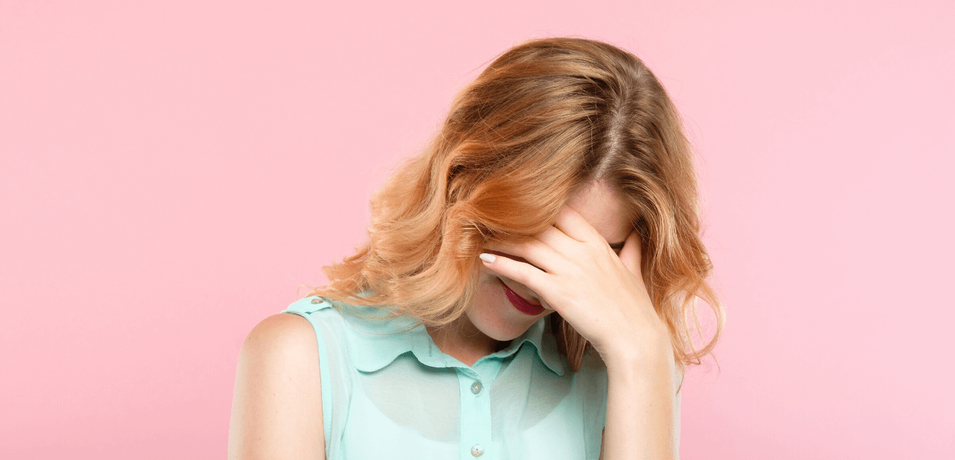 Facepalm! Interviewer in despair as their candidate doesn't ask questions at the end of an interview