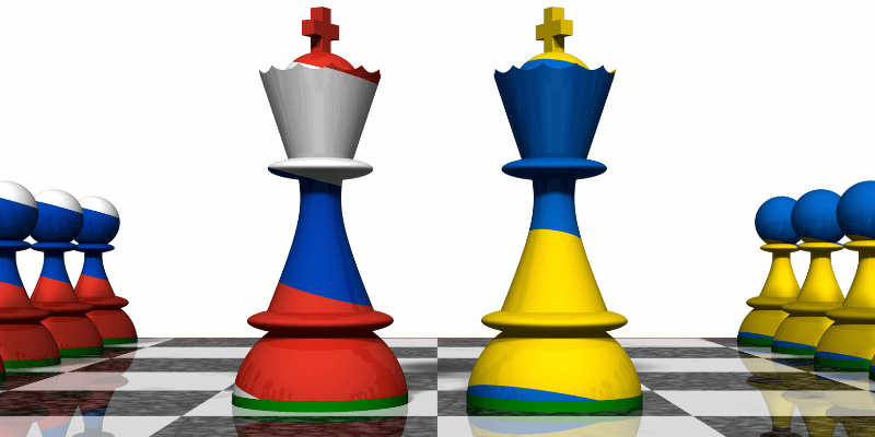 Two chess pieces painted like the Ukrainian and Russian flags