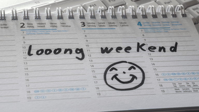 Calendar showing long weekend after a four-day working week